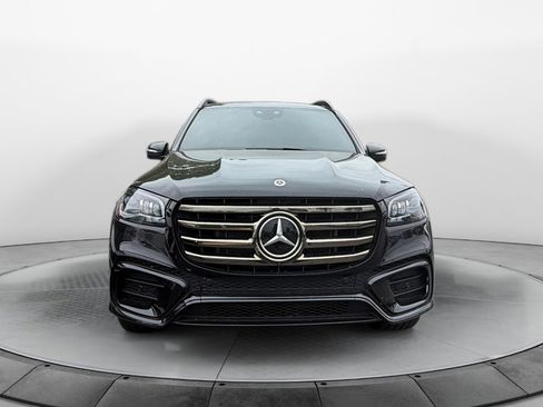 Used 2025 Mercedes-Benz GLS 580 4MATIC image 2