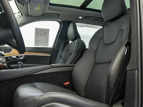 Certified 2025 Volvo XC90 B6 Plus image 22