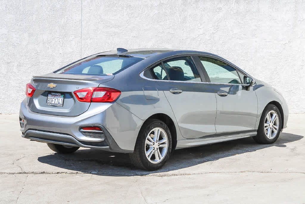 Used 2018 Chevrolet Cruze LT w/ RS Package FWD image 7