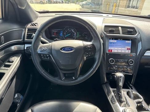 Used 2019 Ford Explorer XLT w/ Equipment Group 202A AWD/4WD image 19