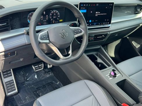 New 2026 Volkswagen Tiguan SE R-Line AWD/4WD image 17
