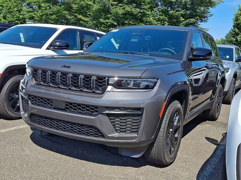 New 2026 Jeep Grand Cherokee Altitude AWD/4WD image 1