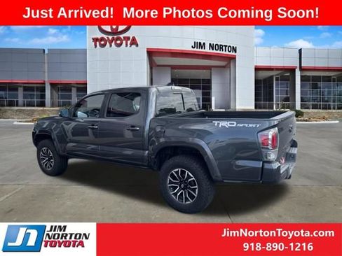 Used 2021 Toyota Tacoma TRD Sport w/ Technology Package RWD image 3