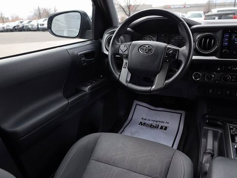 Used 2017 Toyota Tacoma TRD Off-Road image 19