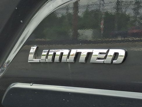 Used 2025 Toyota Tacoma Limited AWD/4WD image 30