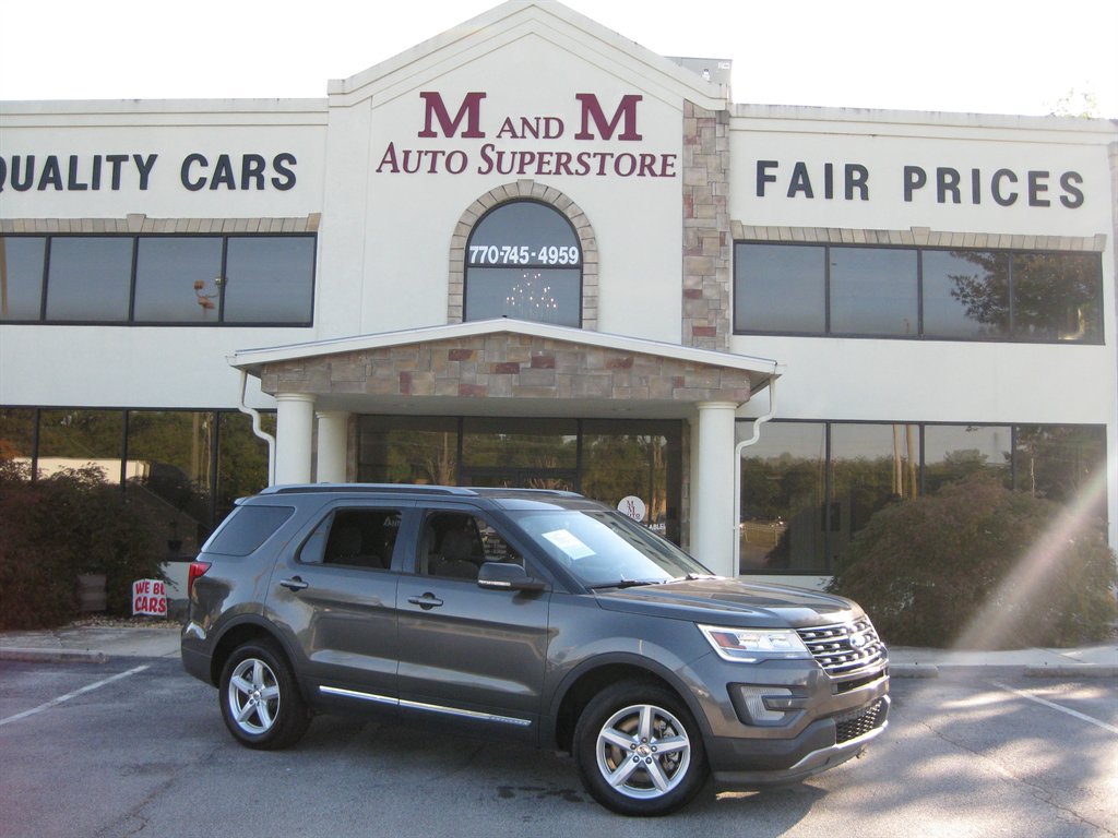 Used 2017 Ford Explorer XLT AWD/4WD image 1