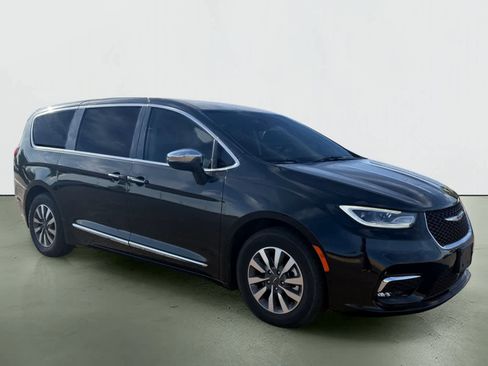 Used 2023 Chrysler Pacifica Limited FWD image 5