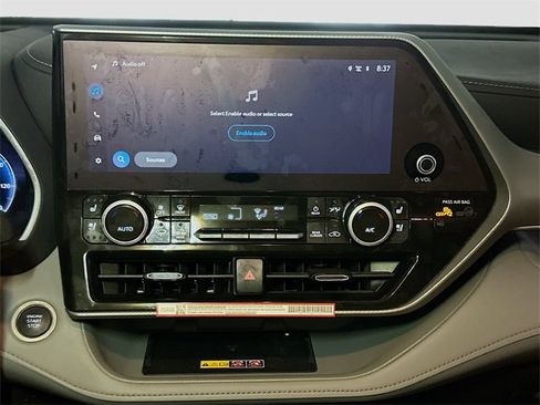 New 2026 Toyota Highlander Platinum image 8