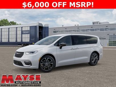 New 2026 Chrysler Pacifica Select