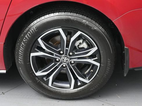 Used 2025 Toyota Sienna Platinum AWD/4WD image 30