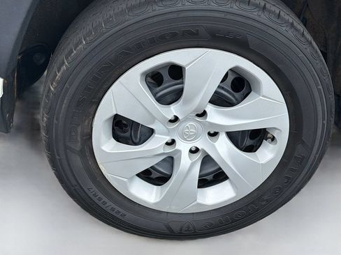 Used 2023 Toyota RAV4 LE FWD image 9