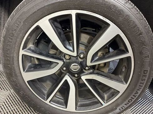 Used 2018 Nissan Rogue SL w/ Premium Package AWD/4WD image 16