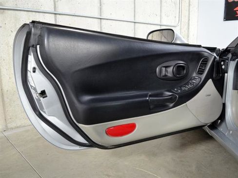 Used 1997 Chevrolet Corvette Coupe w/ Memory Pkg image 9