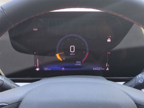 Used 2024 Chevrolet Trax RS w/ Sunroof Package FWD image 25