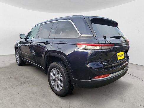 Used 2023 Jeep Grand Cherokee Limited image 2