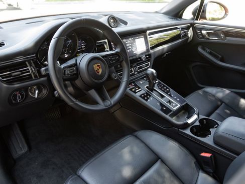 Certified 2024 Porsche Macan Turbo AWD/4WD image 4