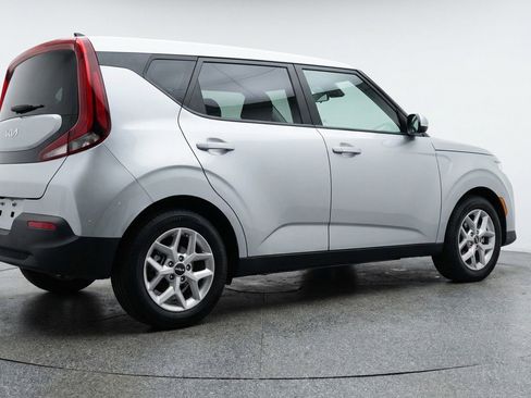 Used 2025 Kia Soul LX w/ LX Technology Package image 9