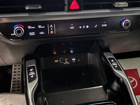 Used 2025 Kia Sorento SX FWD image 30