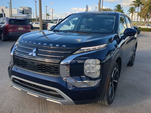 Used 2024 Mitsubishi Outlander SE Black Edition image 9