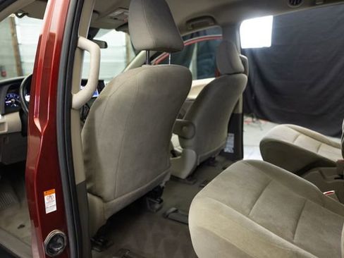 Used 2020 Toyota Sienna L FWD image 15