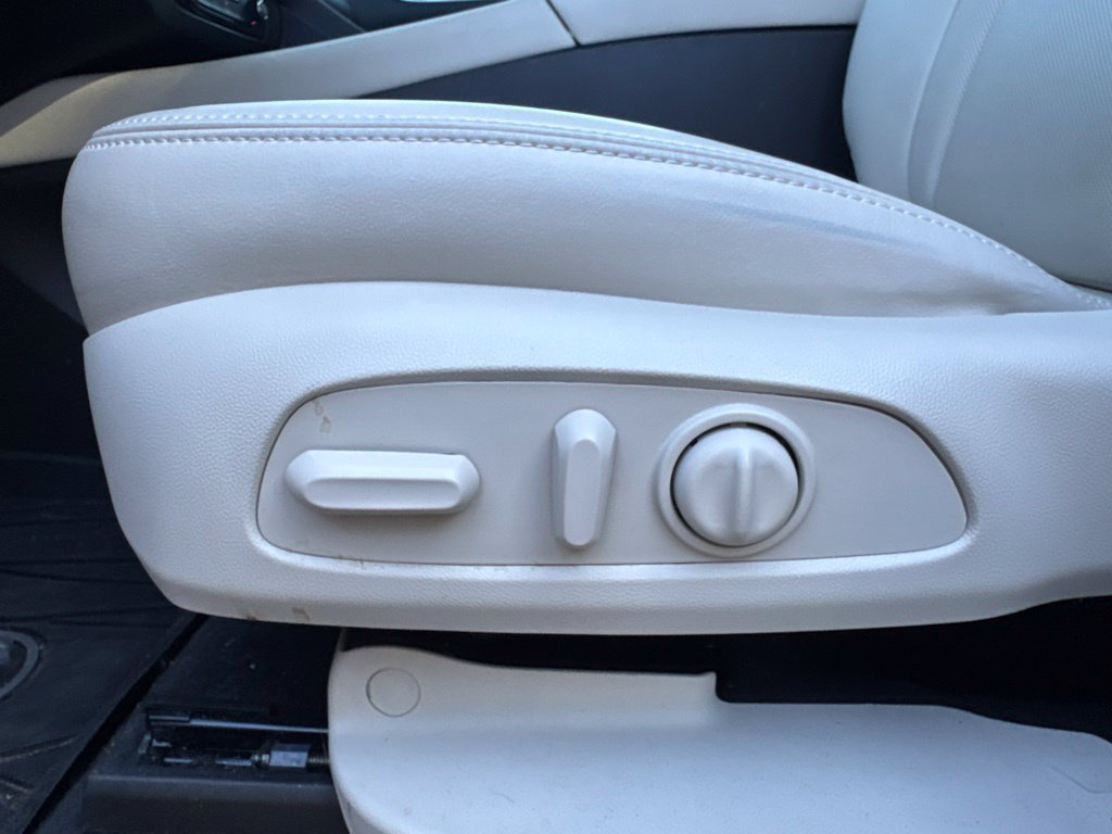 Used 2024 Buick Enclave Essence w/ Experience Buick Package FWD image 24