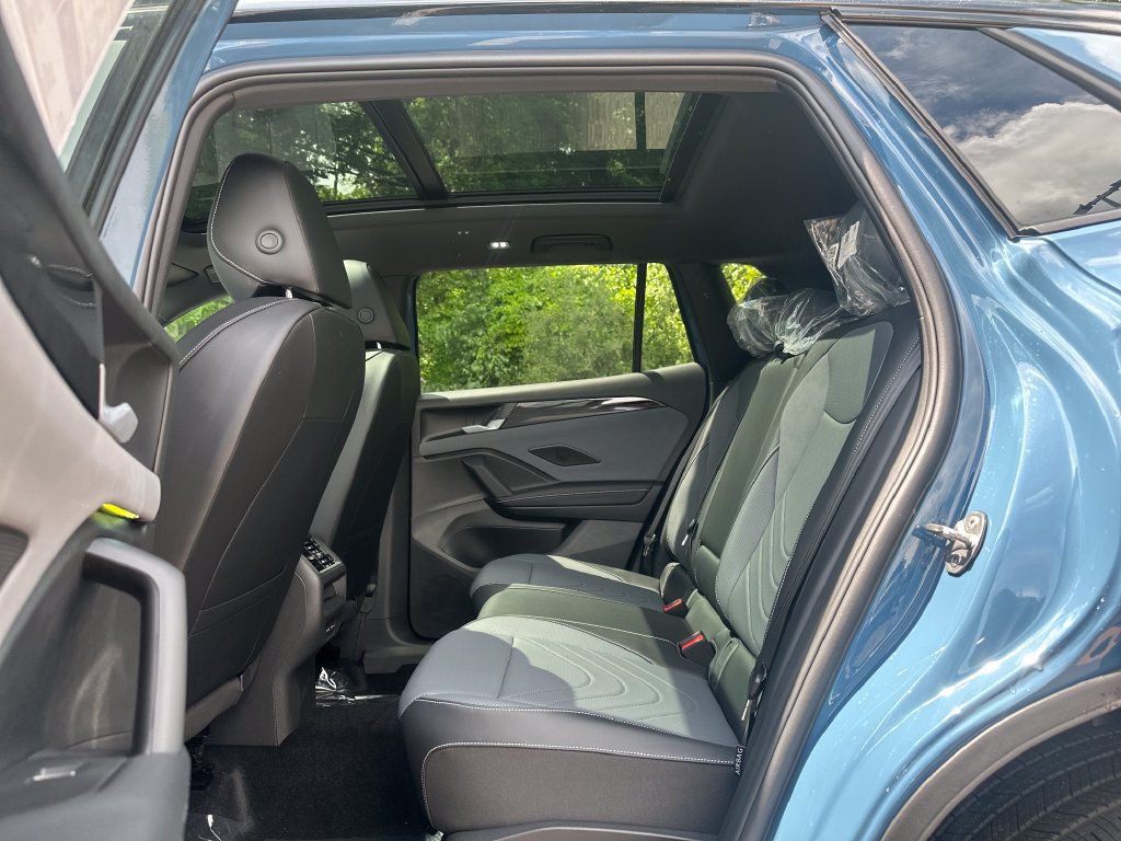 New 2026 Volkswagen Tiguan SE R-Line AWD/4WD image 18