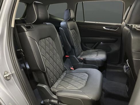 Used 2024 Volkswagen Atlas SEL Premium R-Line image 33