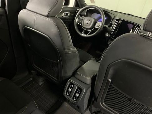 Certified 2023 Volvo XC40 B5 Ultimate w/ Protection Package Premier image 34