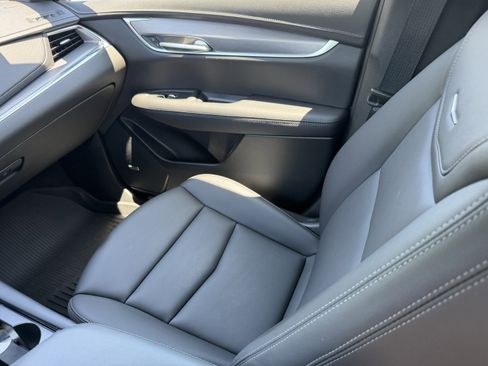 Certified 2023 Cadillac XT5 Luxury w/ LPO, Floor Liner Package AWD/4WD image 16