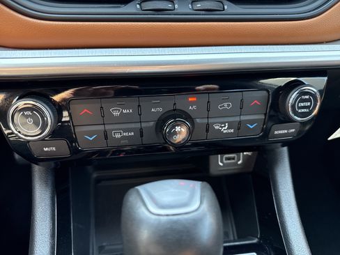 Used 2025 Jeep Compass Limited w/ Elite Group AWD/4WD image 25