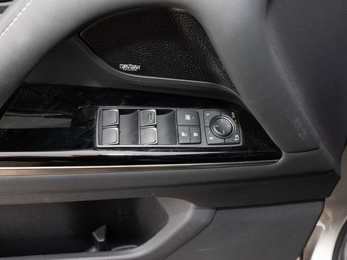 Used 2024 Lexus LX 600 4WD w/ Luxury Package image 19