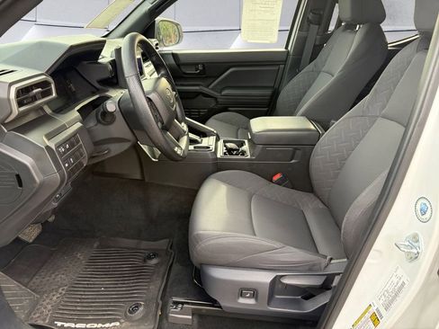Used 2025 Toyota Tacoma SR image 7