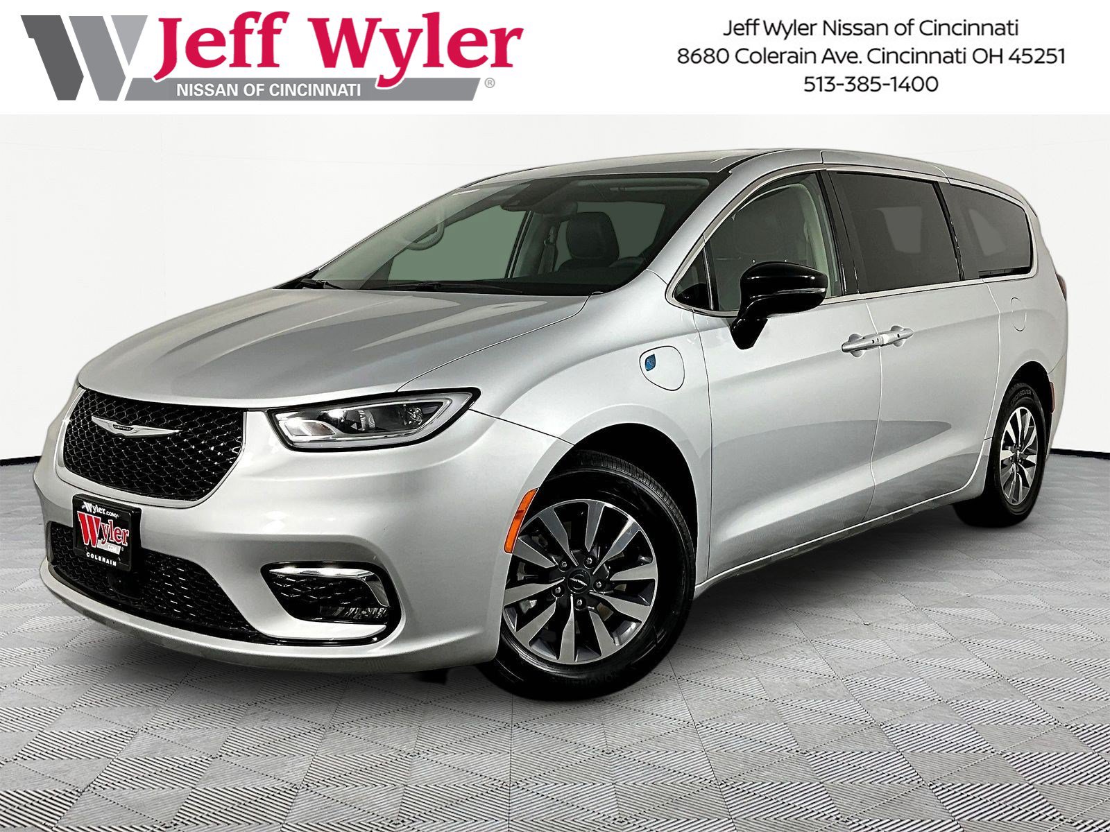 Used 2024 Chrysler Pacifica Limited FWD image 1
