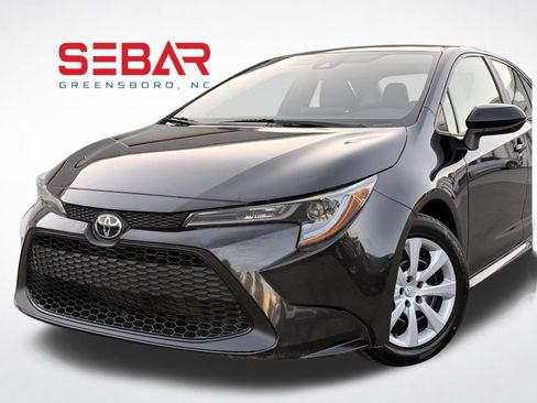 Used 2022 Toyota Corolla LE FWD image 2
