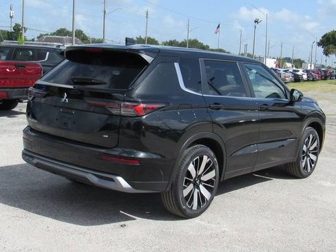 New 2025 Mitsubishi Outlander SE FWD image 3