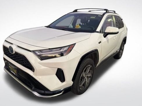 Used 2023 Toyota RAV4 SE image 4