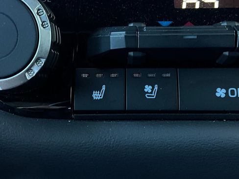 Used 2023 Toyota Tundra Platinum image 36