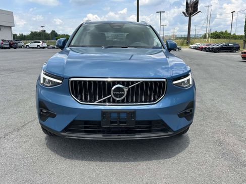 Certified 2025 Volvo XC40 B5 Plus AWD/4WD image 8