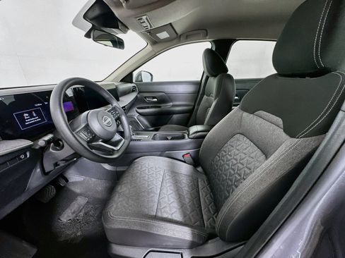Used 2025 Nissan Kicks SV FWD image 13