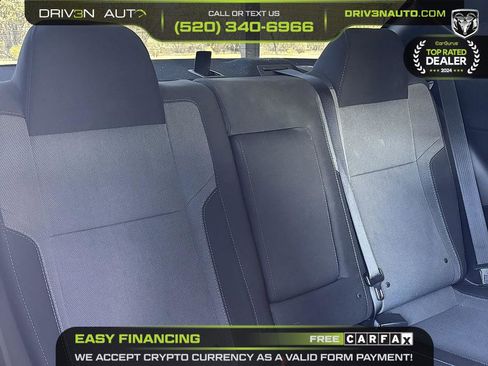 Used 2015 Dodge Challenger SXT RWD image 13