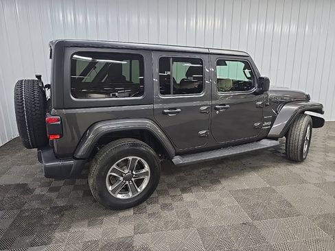 Used 2021 Jeep Wrangler Unlimited Sahara AWD/4WD image 3