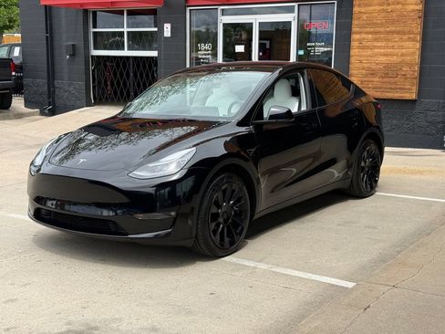 Used 2023 Tesla Model Y Long Range AWD/4WD image 18
