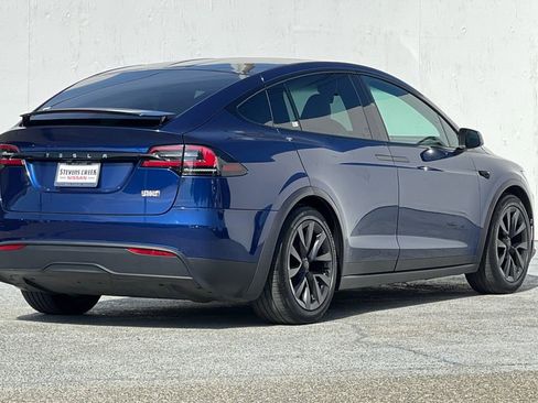 Used 2023 Tesla Model X image 3