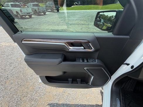 Used 2023 GMC Sierra 1500 Elevation w/ X31 Off-Road Package AWD/4WD image 5