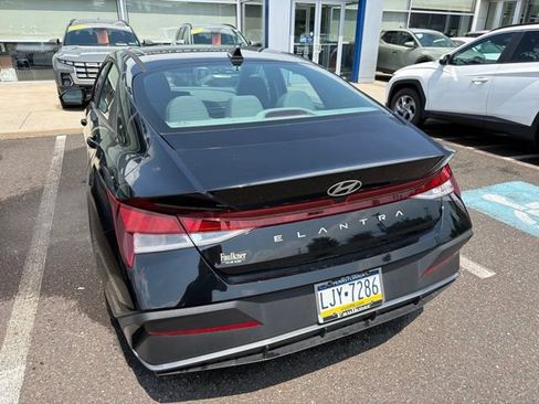 Used 2024 Hyundai Elantra SEL FWD image 9