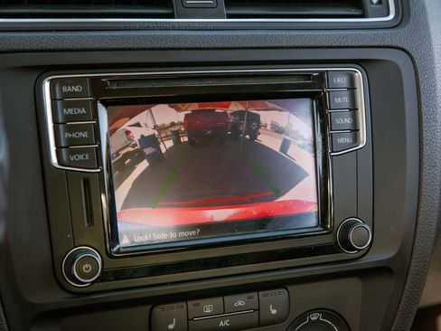 Used 2016 Volkswagen Jetta SE image 15