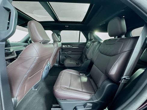 Used 2025 Ford Explorer Platinum w/ Ultimate Package image 24