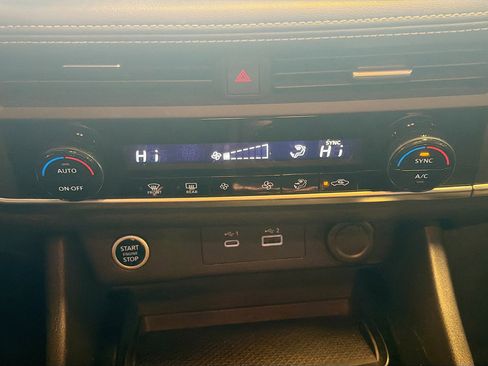 Used 2023 Nissan Rogue SV image 23