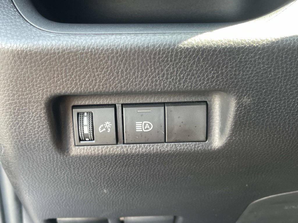 Used 2025 Toyota RAV4 XLE FWD image 34