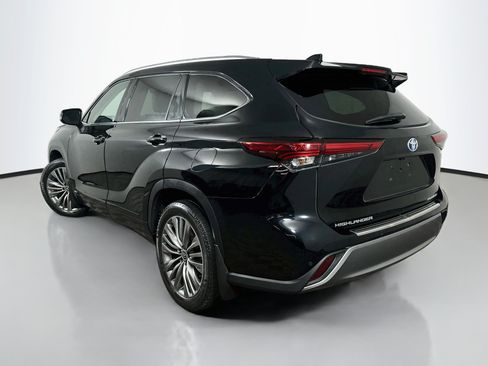 Used 2022 Toyota Highlander Platinum AWD/4WD image 5